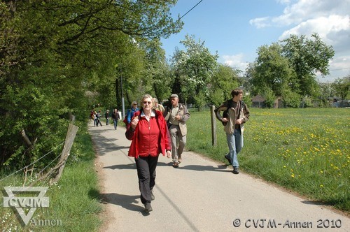 034_weg_auf_der_halle_2010.jpg